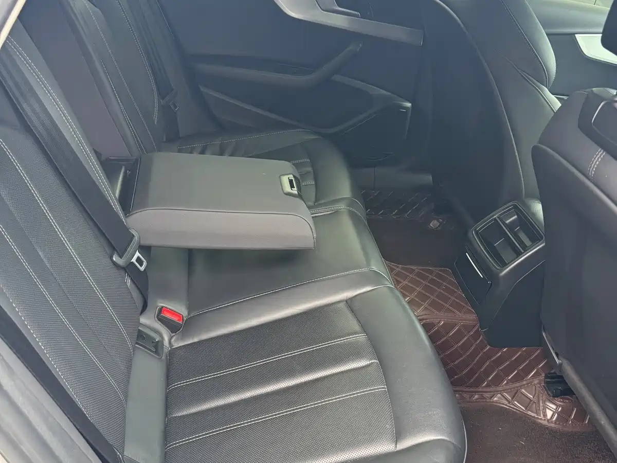Audi A4L 2022 40 TFSI Luxury Dynamic фото 17