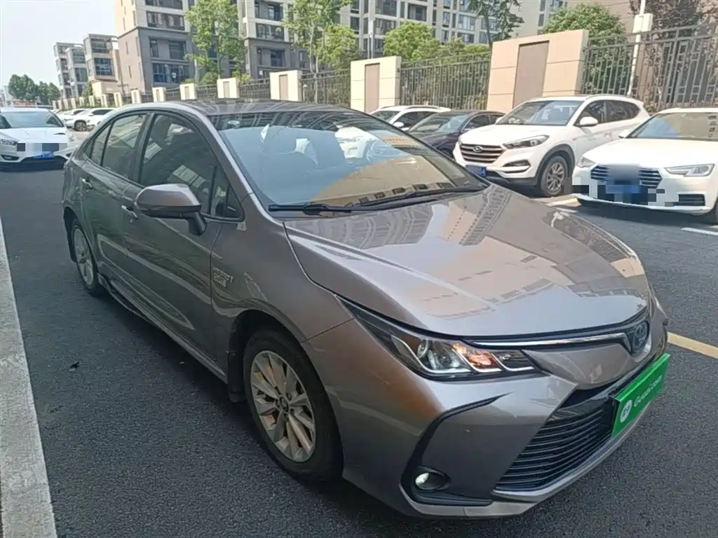 Toyota Corolla 2021 Hybrid 1.8L E-CVT Elite Edition фото 4