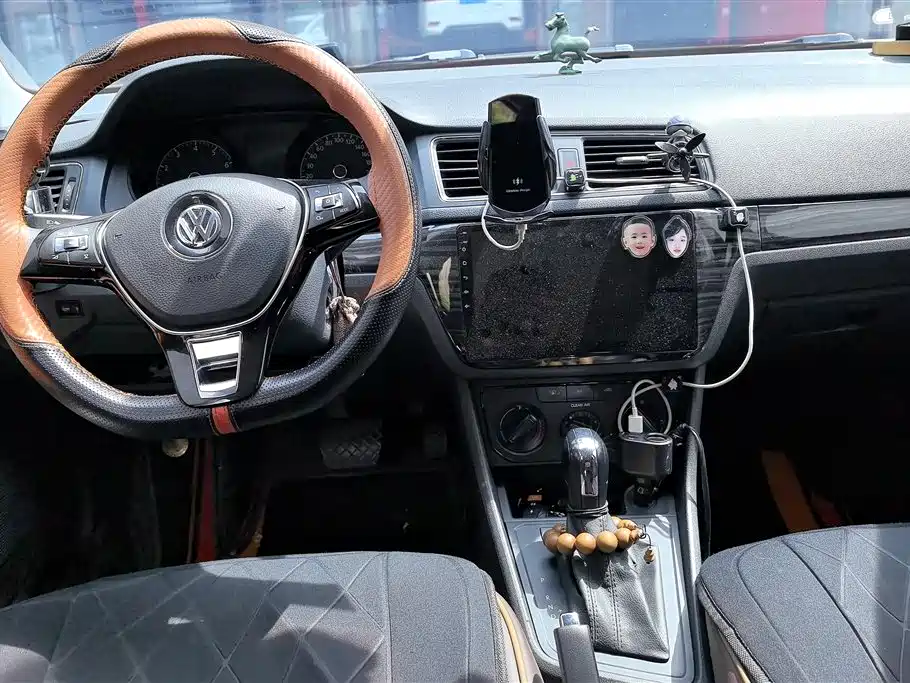 Volkswagen Lavida Tour 2015 1.6L Automatic Trend Edition фото 12