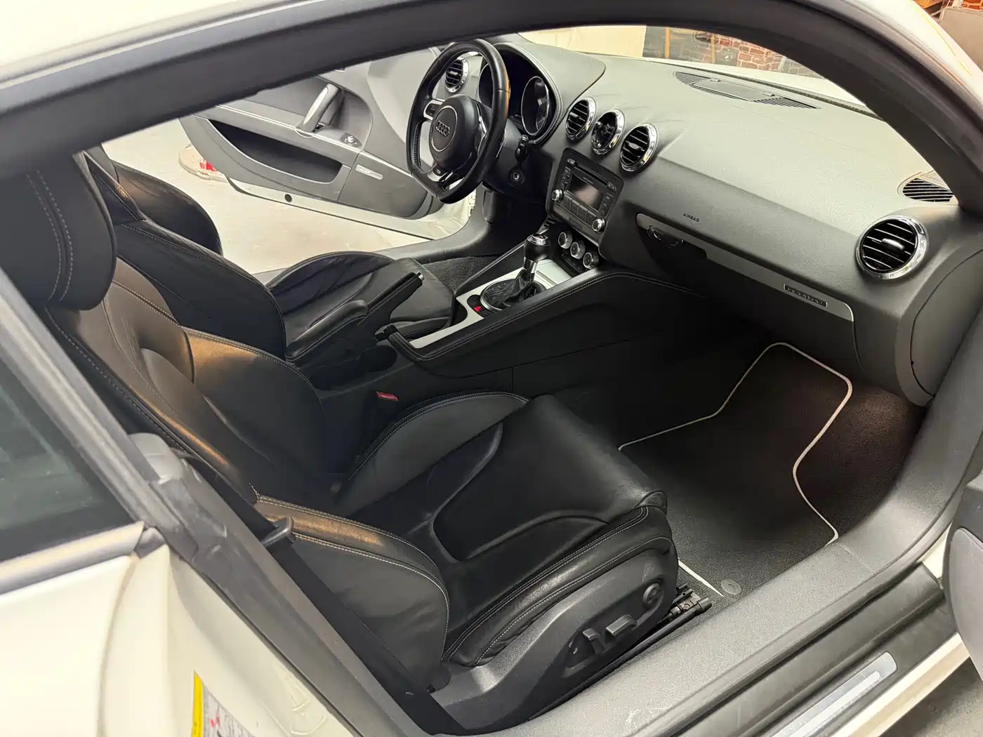 Audi TTS 2011 Model TTS Coupe 2.0TFSI quattro фото 13