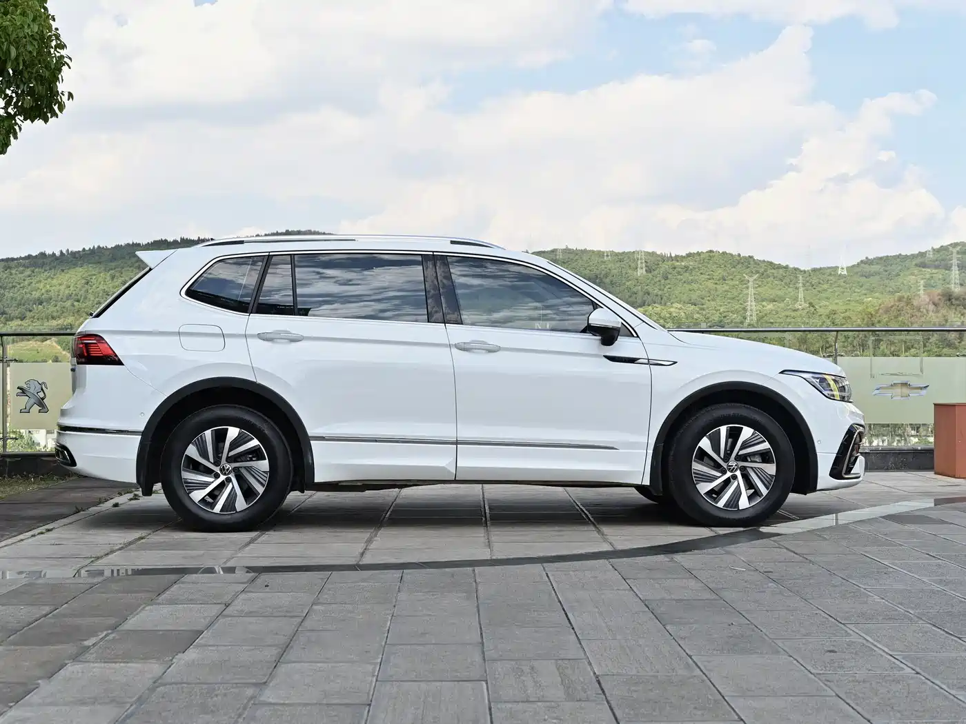 Volkswagen Tiguan L PHEV 2023 430PHEV Plug-in Hybrid Premium фото 6