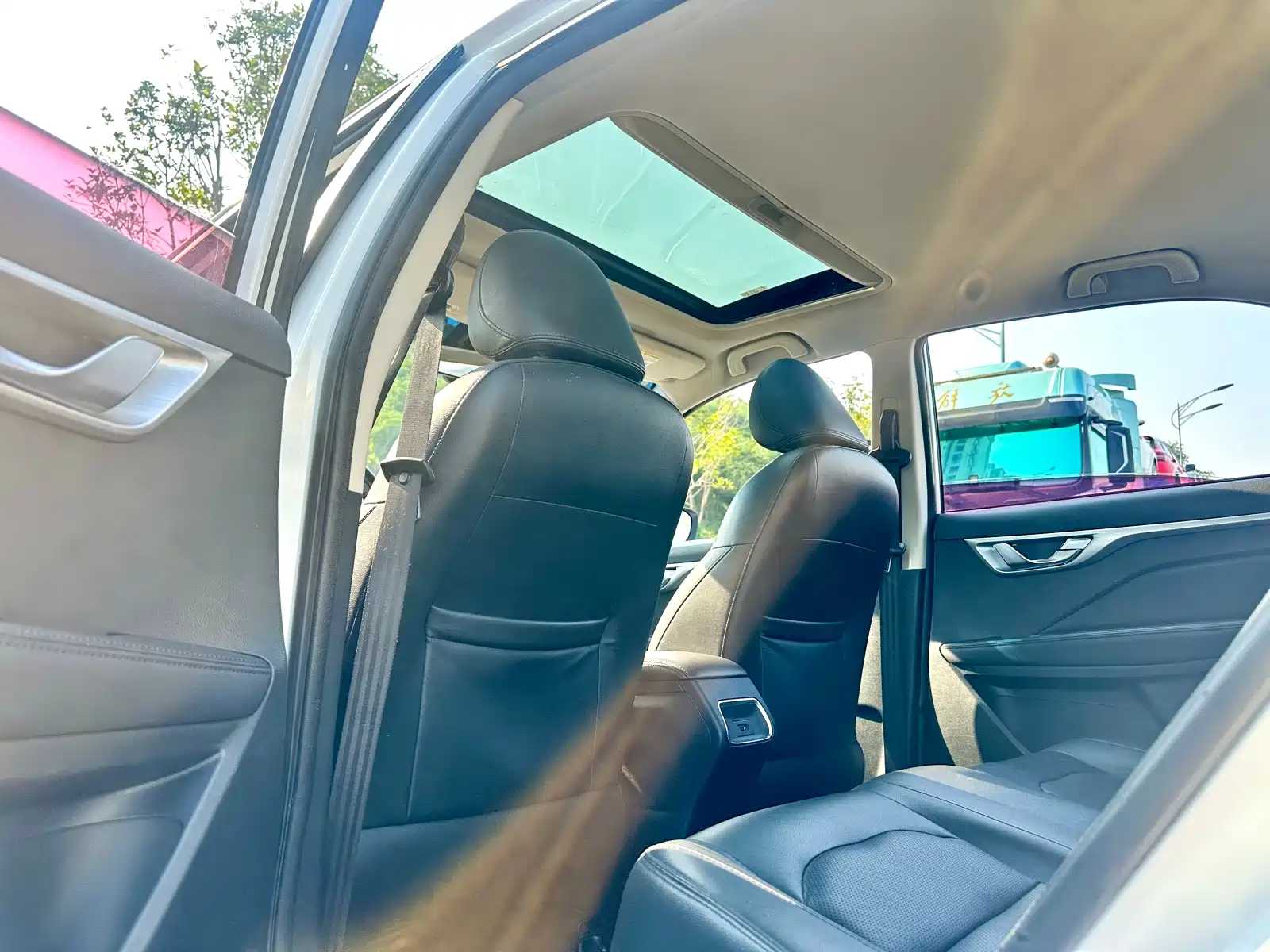 Фото 25 - Geely Vision