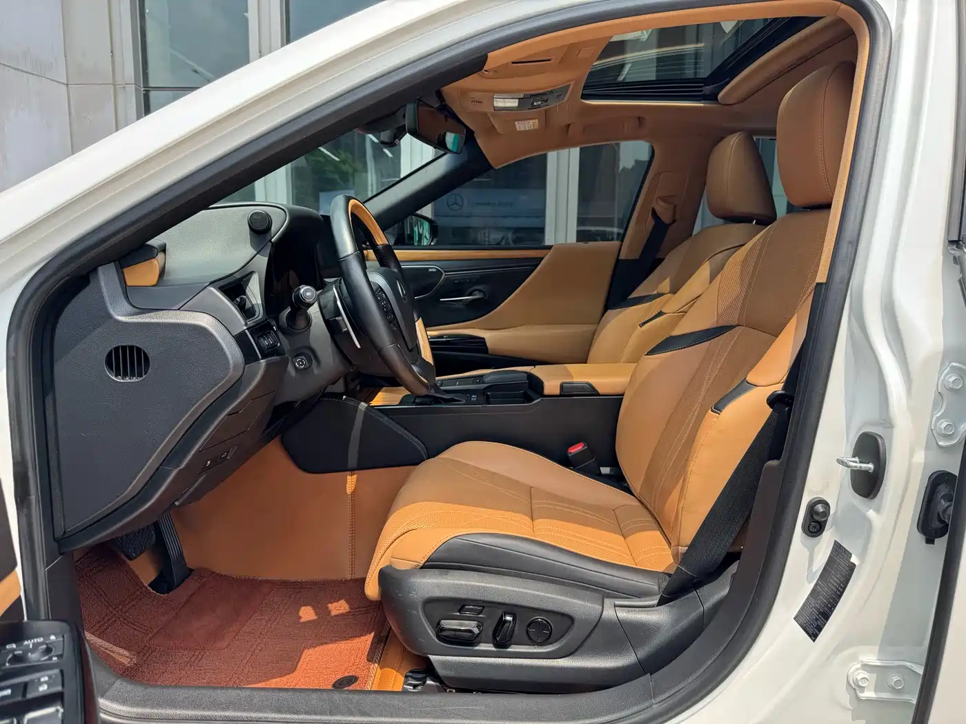 Фото 7 - Lexus ES