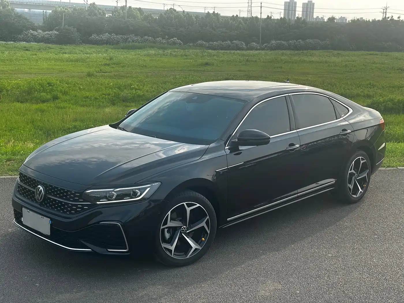 Volkswagen Passat 2023 330TSI Starlight Luxury Edition