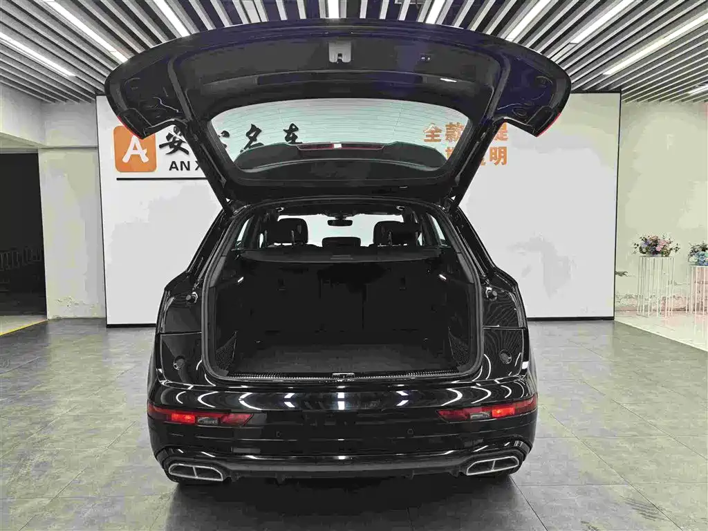 Audi Q5L 2025 45th Anniversary Edition 45 TFSI Luxury Sport фото 5