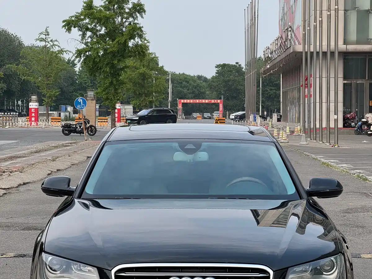 Audi A8 2011 A8L 3.0 TFSI quattro Comfort (213kW) фото 2