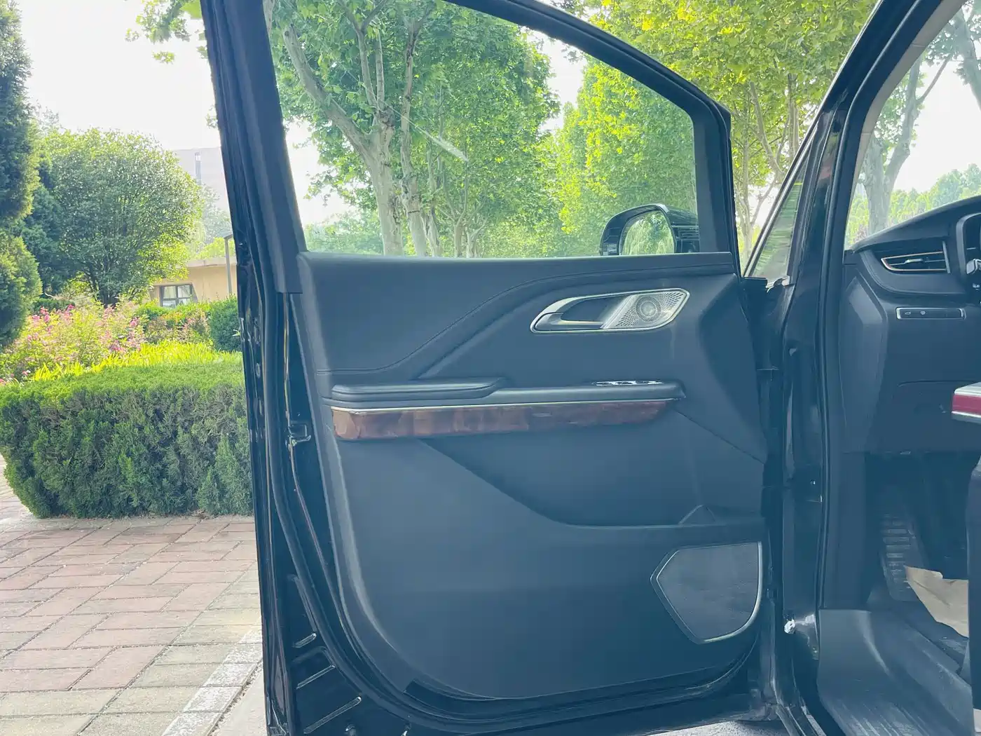 Hongqi HQ9 2023 2.0T Smart Connect Flag Enjoy Edition фото 6