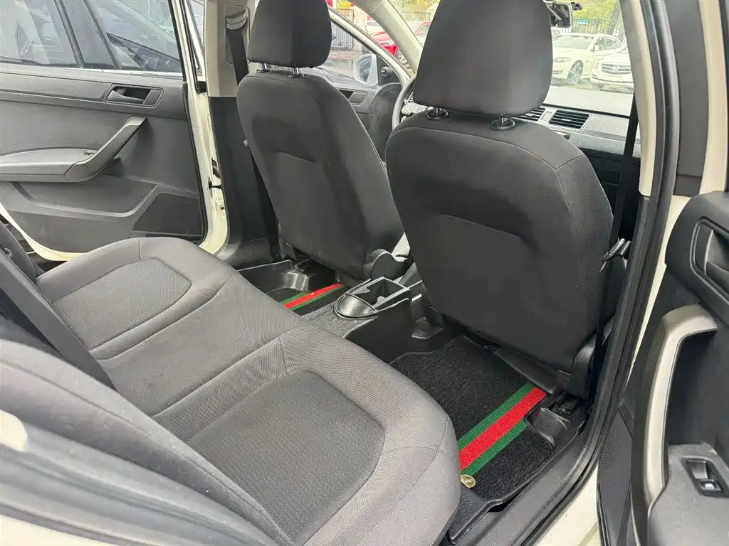 Volkswagen Santana 2015 1.6L Automatic Comfort Edition фото 3