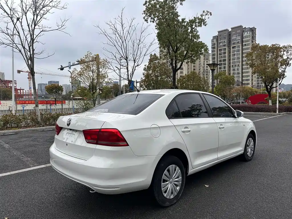 Volkswagen Santana 2015 1.6L Automatic Comfort Edition фото 14
