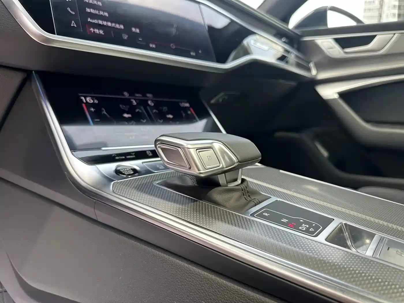 Audi A6L 2024 45 TFSI Premium Dynamic фото 18