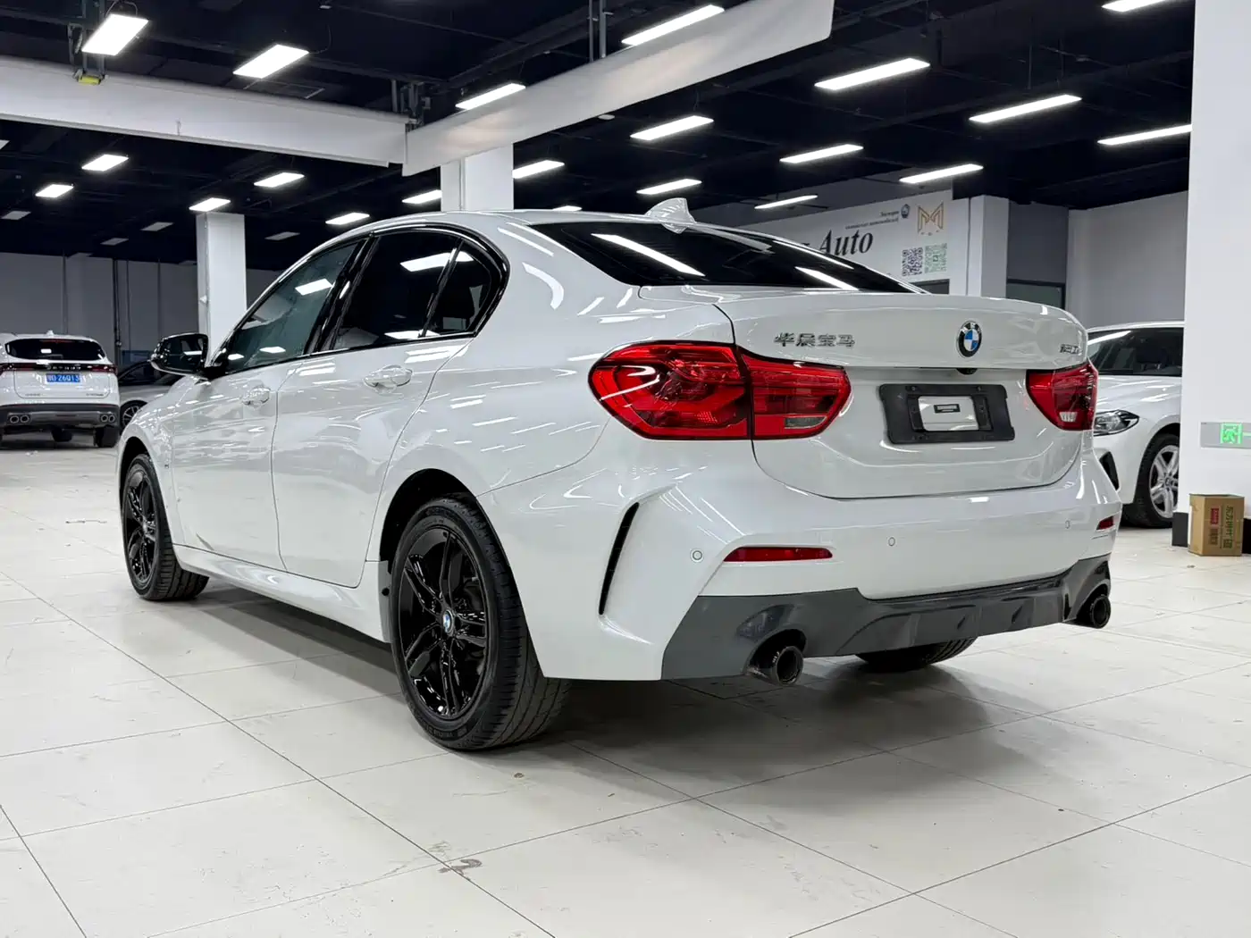 BMW 1 Series 2022 120i M Sport Shadow Edition фото 7