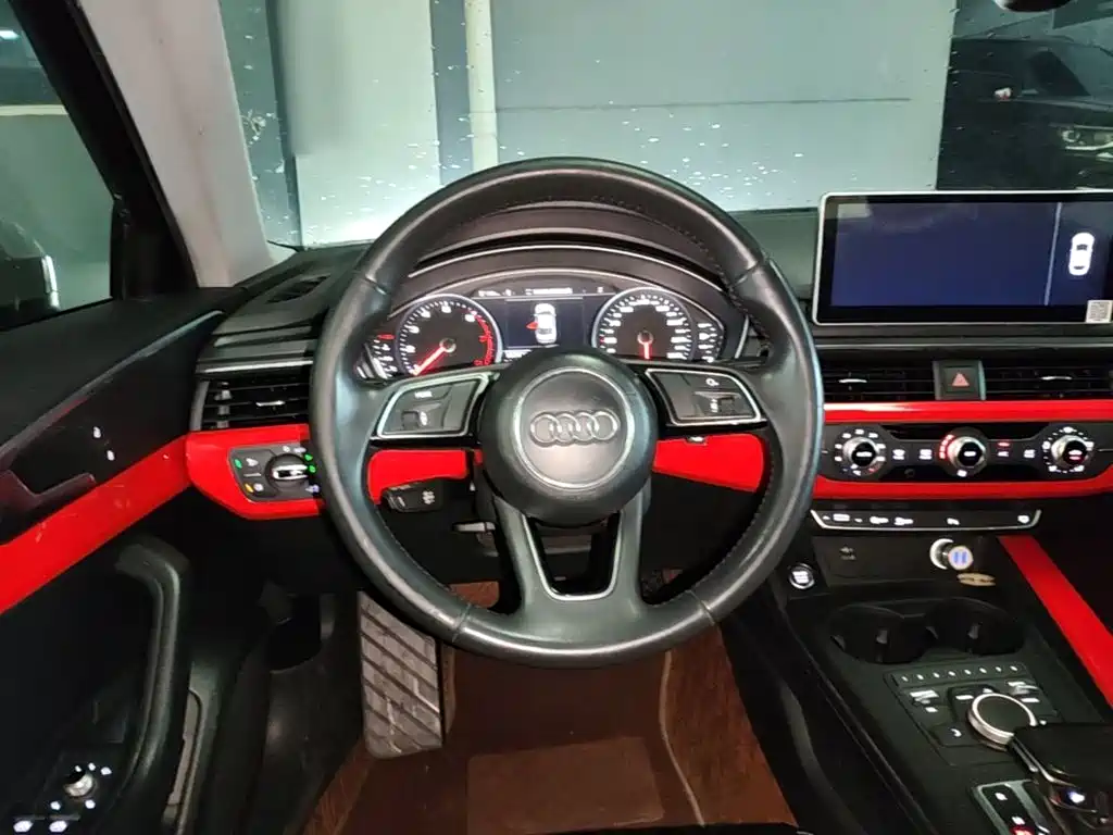 Фото 11 - Audi A4L