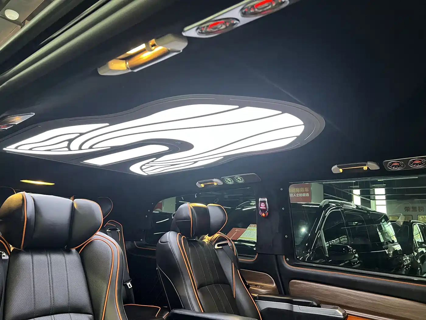 Mercedes-Benz Vito 2023 2.0T Elite 7-Seater фото 19