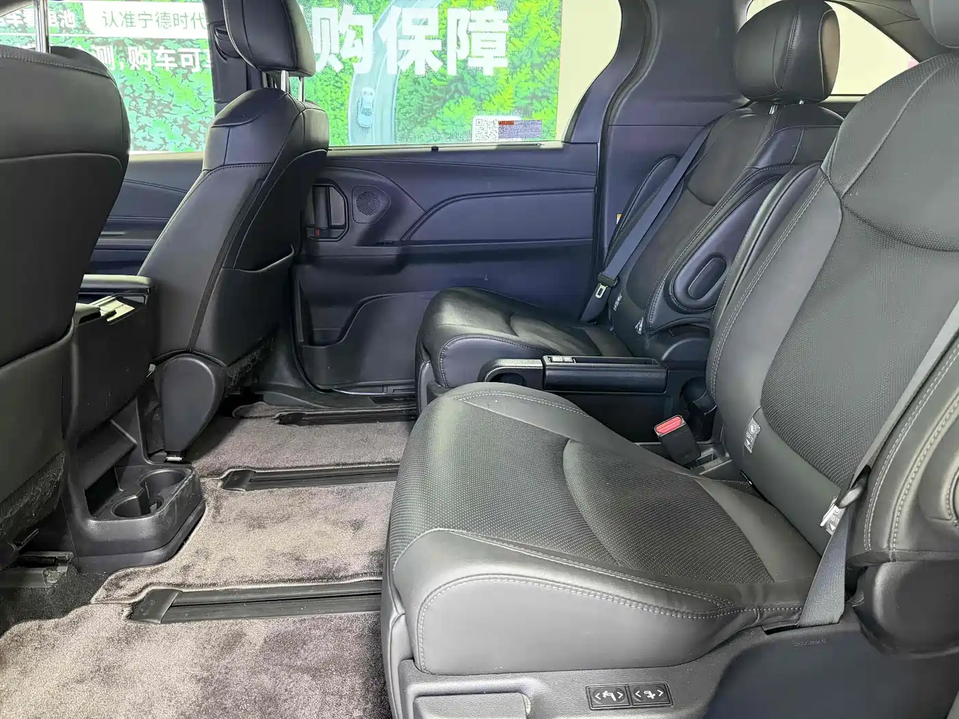 Toyota Sienna 2024 2.5L Hybrid 4WD Premium Edition фото 18