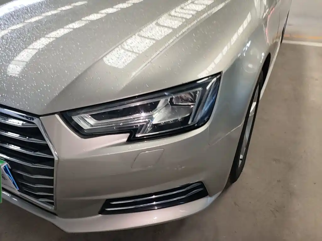 Фото 24 - Audi A4L