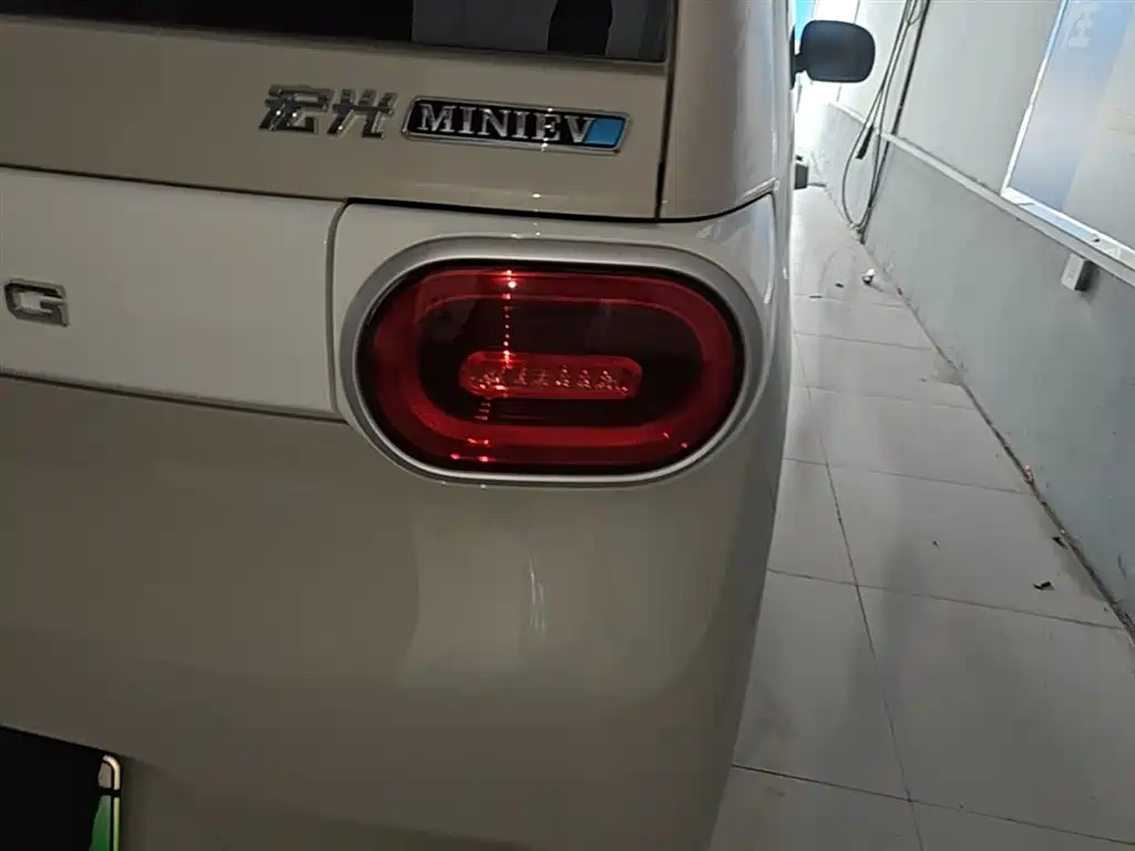 WULING AUTOMOBILE HONGGUANG MINIEV