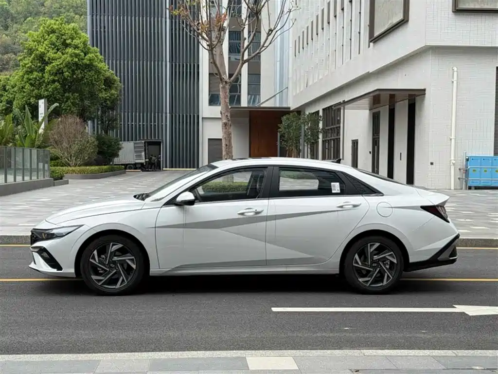 MODERN ELANTRA