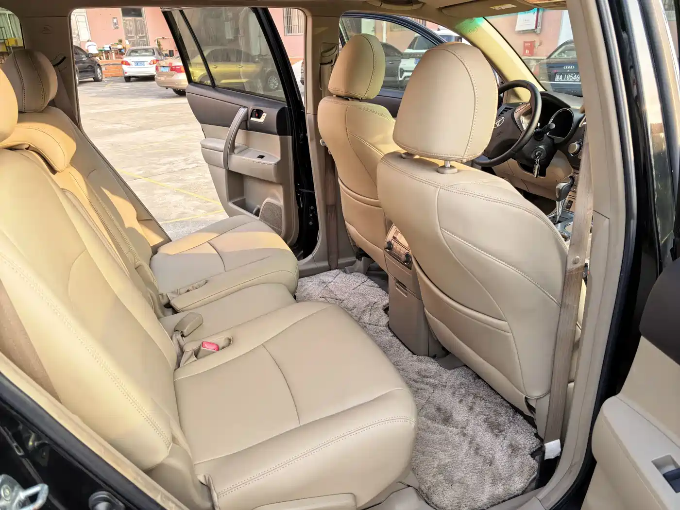 Toyota Highlander 2011 2.7L 2WD 7-seat Luxury фото 10