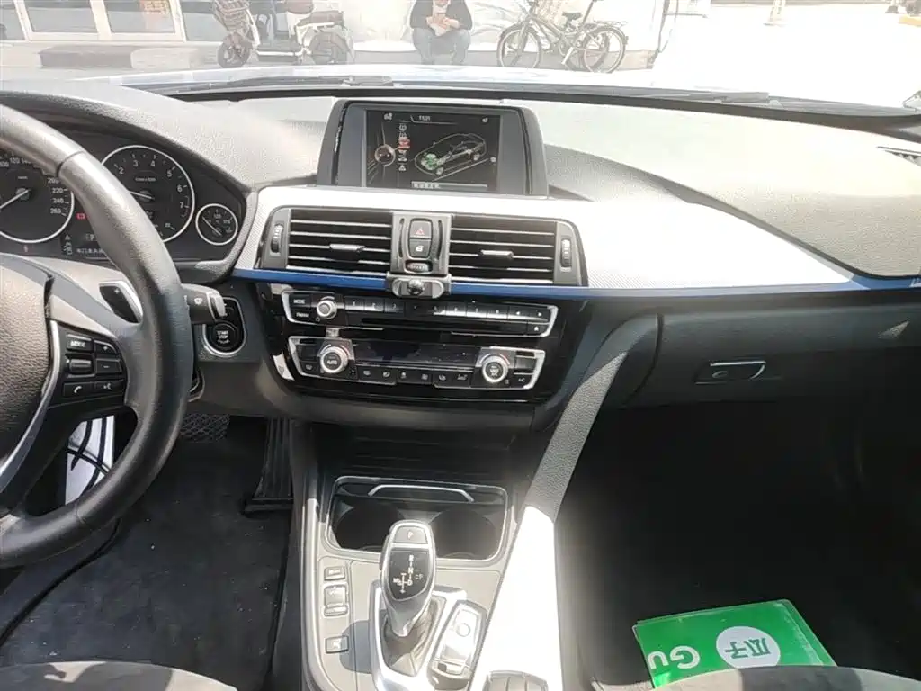 BMW 3 Series 2017 320i M Sport фото 13