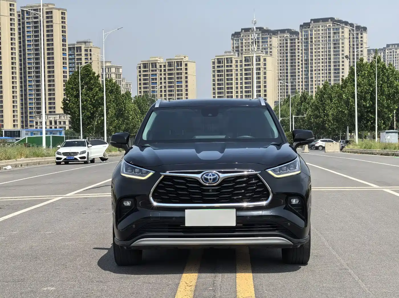 Toyota Highlander 2022 Dual Engine 2.5L 4WD Supreme Edition 7-Seater фото 5