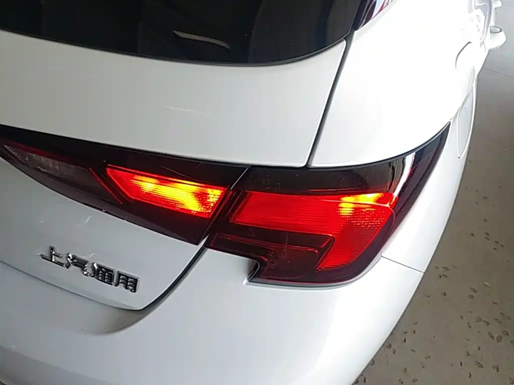Buick Verano 2019 Hatchback GS 20T DCT Leading фото 8