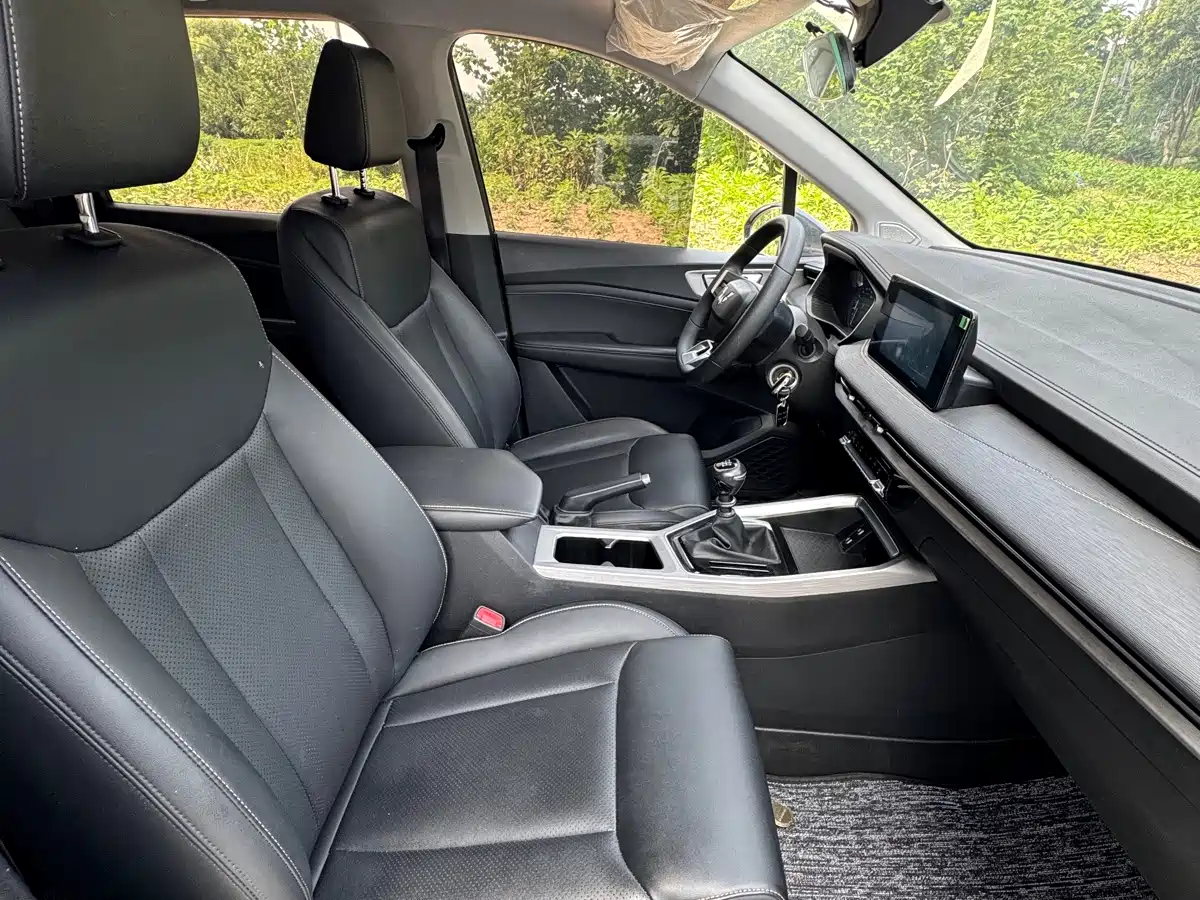 Wuling Motors Wuling Jiachen 2023 2022 1.5L Manual Joy Elite