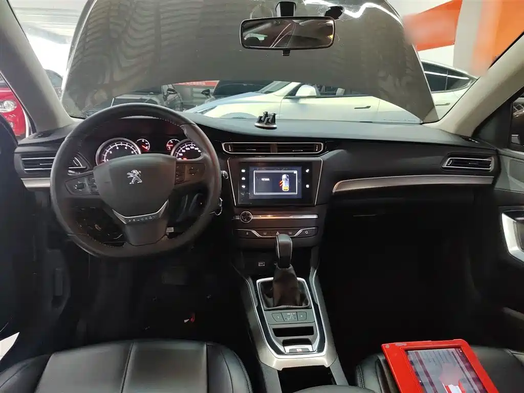 Peugeot 408 2014 1.8L Automatic Luxury Edition фото 6