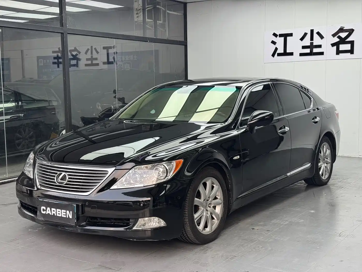 Photo 1 - Lexus LS
