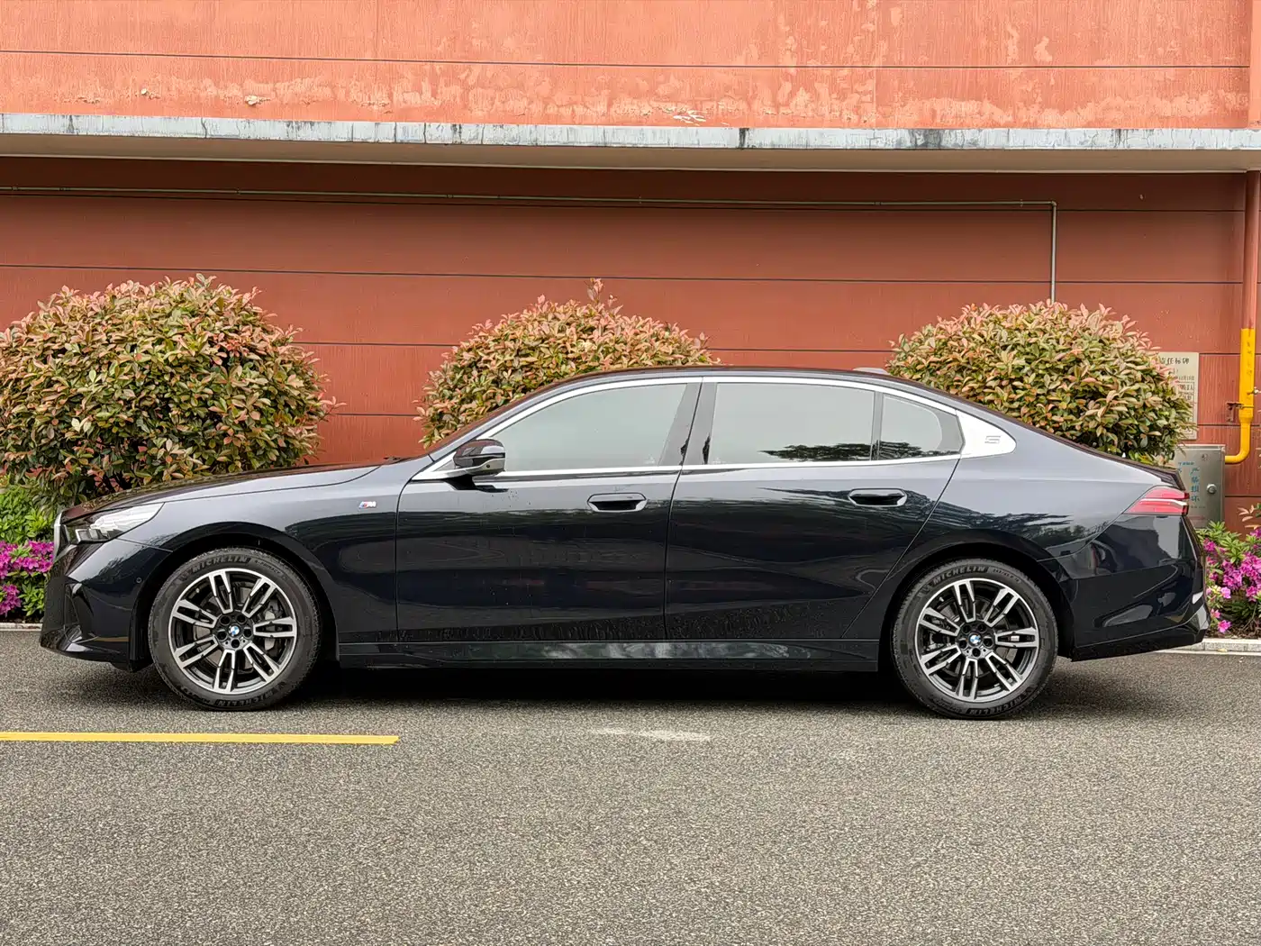 BMW 5 Series 2024 525Li M Sport Package фото 12