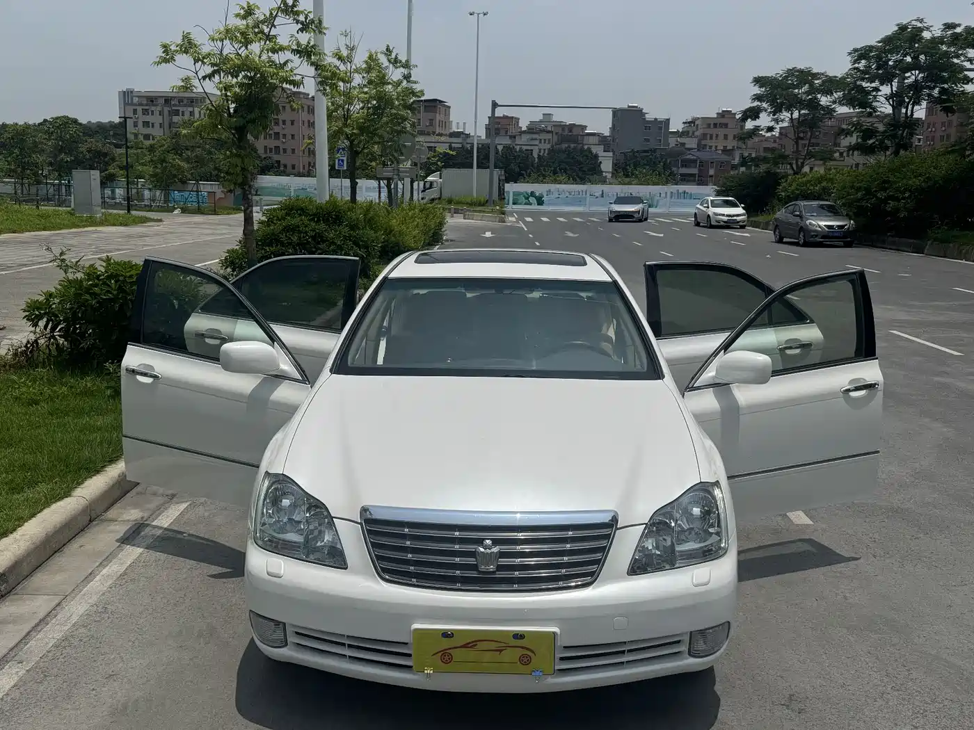 Toyota Crown 2005 Model 3.0L Royal Saloon фото 4