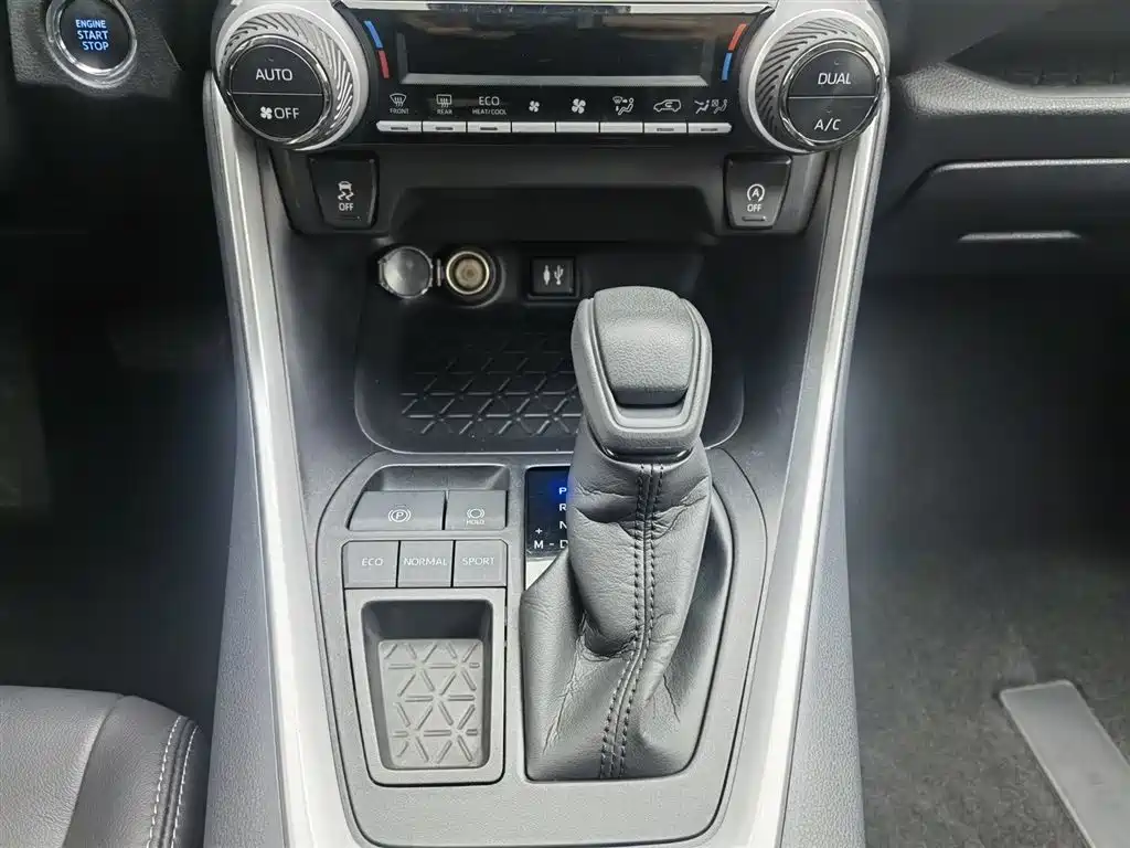 Toyota Wildlander 2020 2.0L CVT 2WD Luxury Edition фото 13