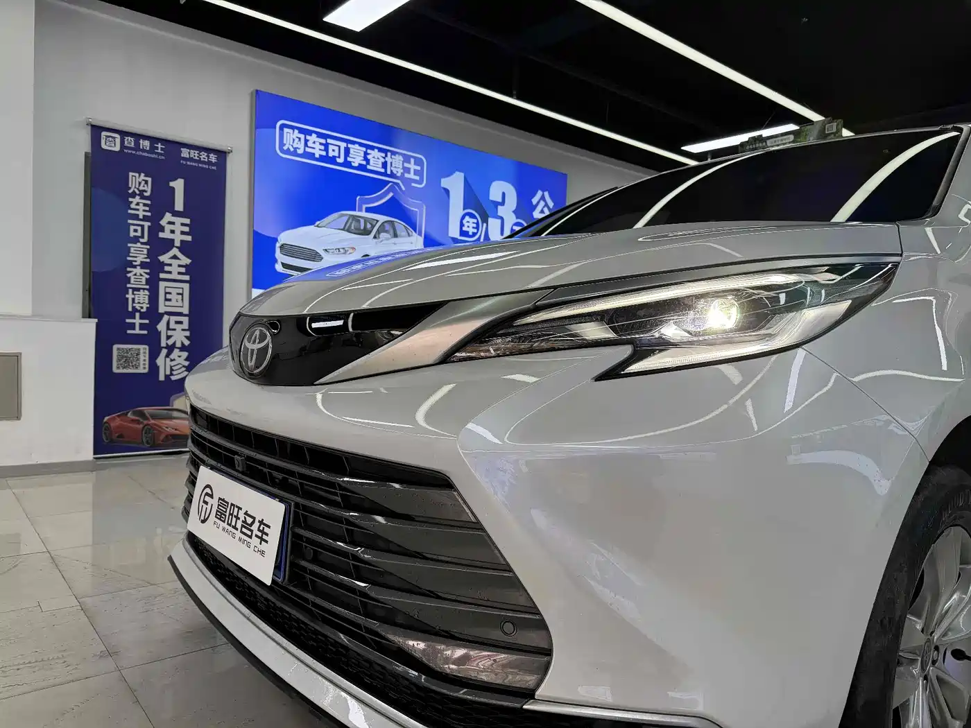 Toyota Sienna 2024 2.5L Hybrid 4WD Premium Edition фото 16
