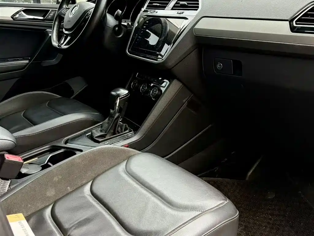 Volkswagen Tiguan L 2019 330TSI Auto 2WD Panorama Comfort Edition China V фото 6