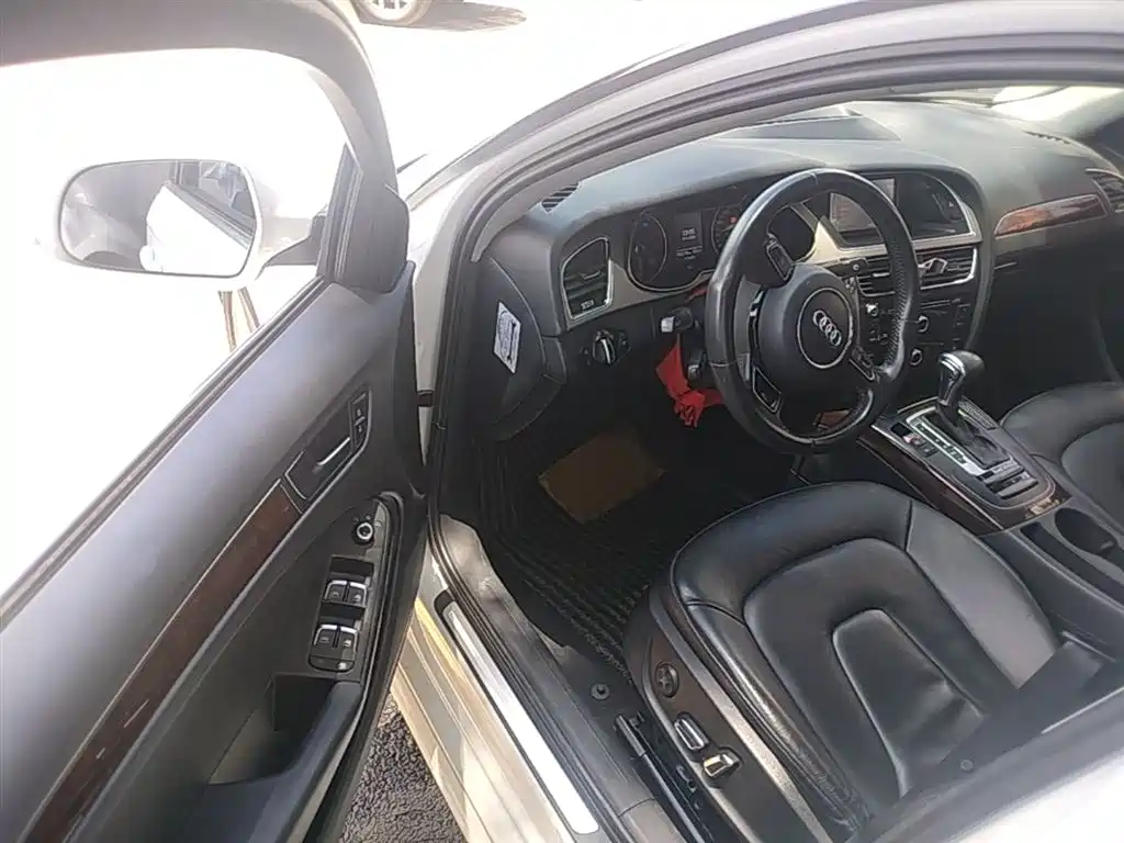 Audi A4L 2013 35 TFSI Automatic Comfort фото 16