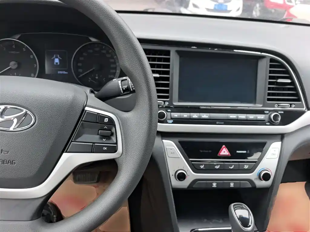 Hyundai Elantra 2016 Model 1.6L Automatic Smart Elite фото 10
