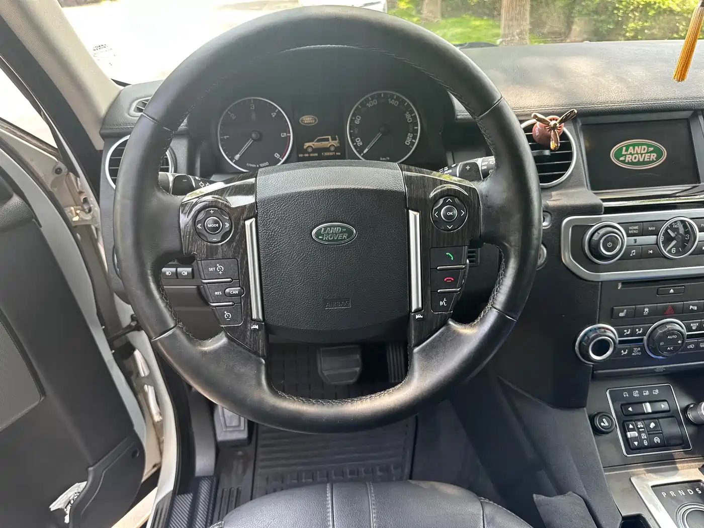 Land Rover Discovery 2015 3.0 SDV6 HSE Diesel фото 14