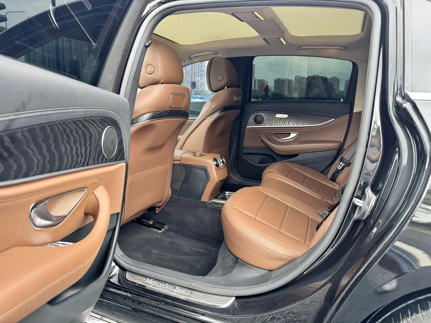صورة 6 - Mercedes-Benz E-Class