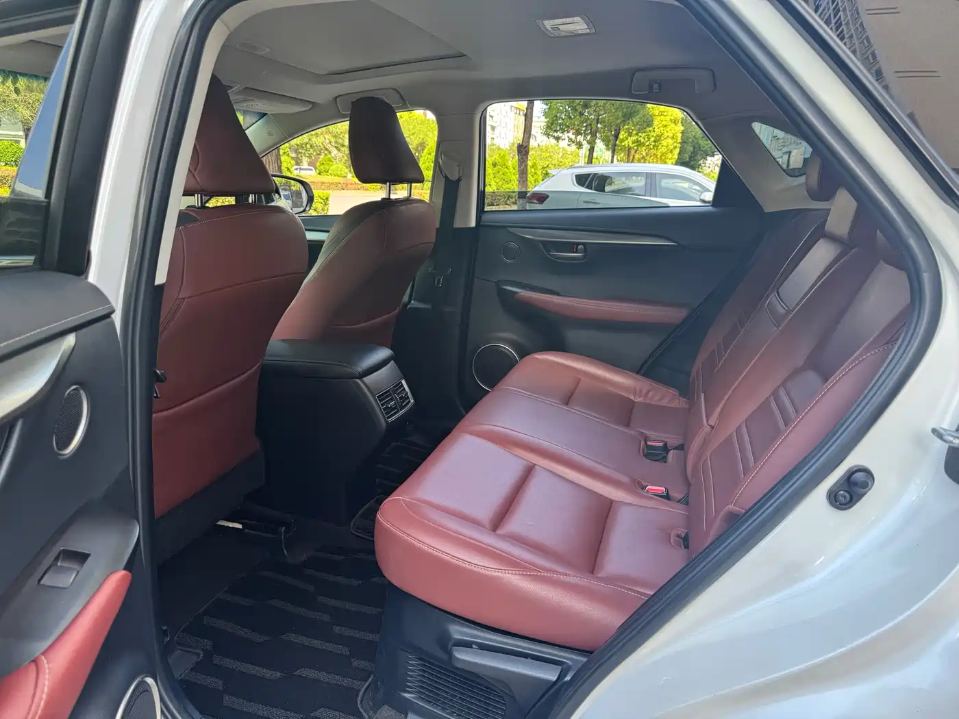 Lexus NX 2015 200t AWD F Sport фото 4
