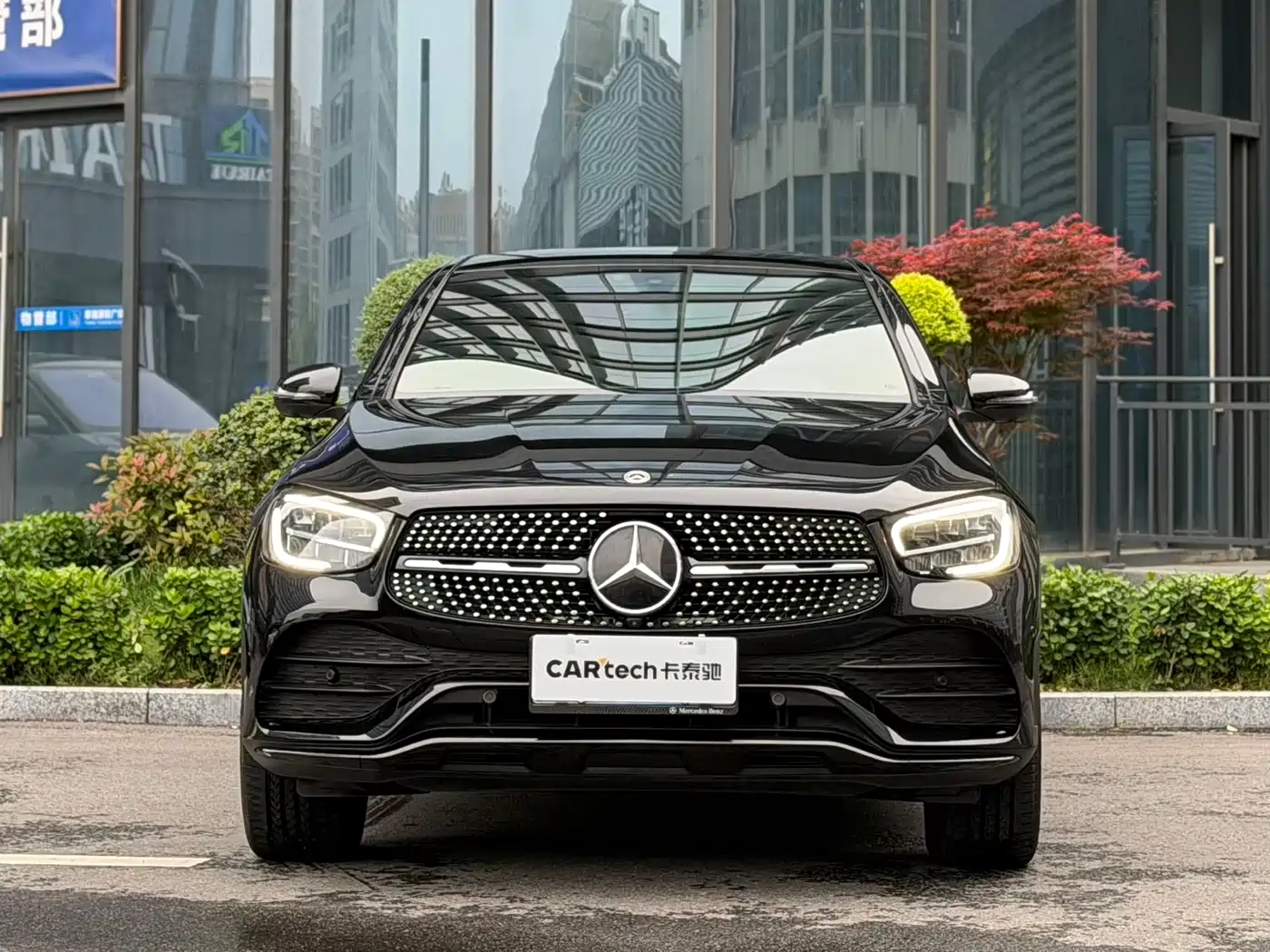 Mercedes-Benz GLC Coupe 2023 Model GLC 260 4MATIC Coupe SUV фото 2