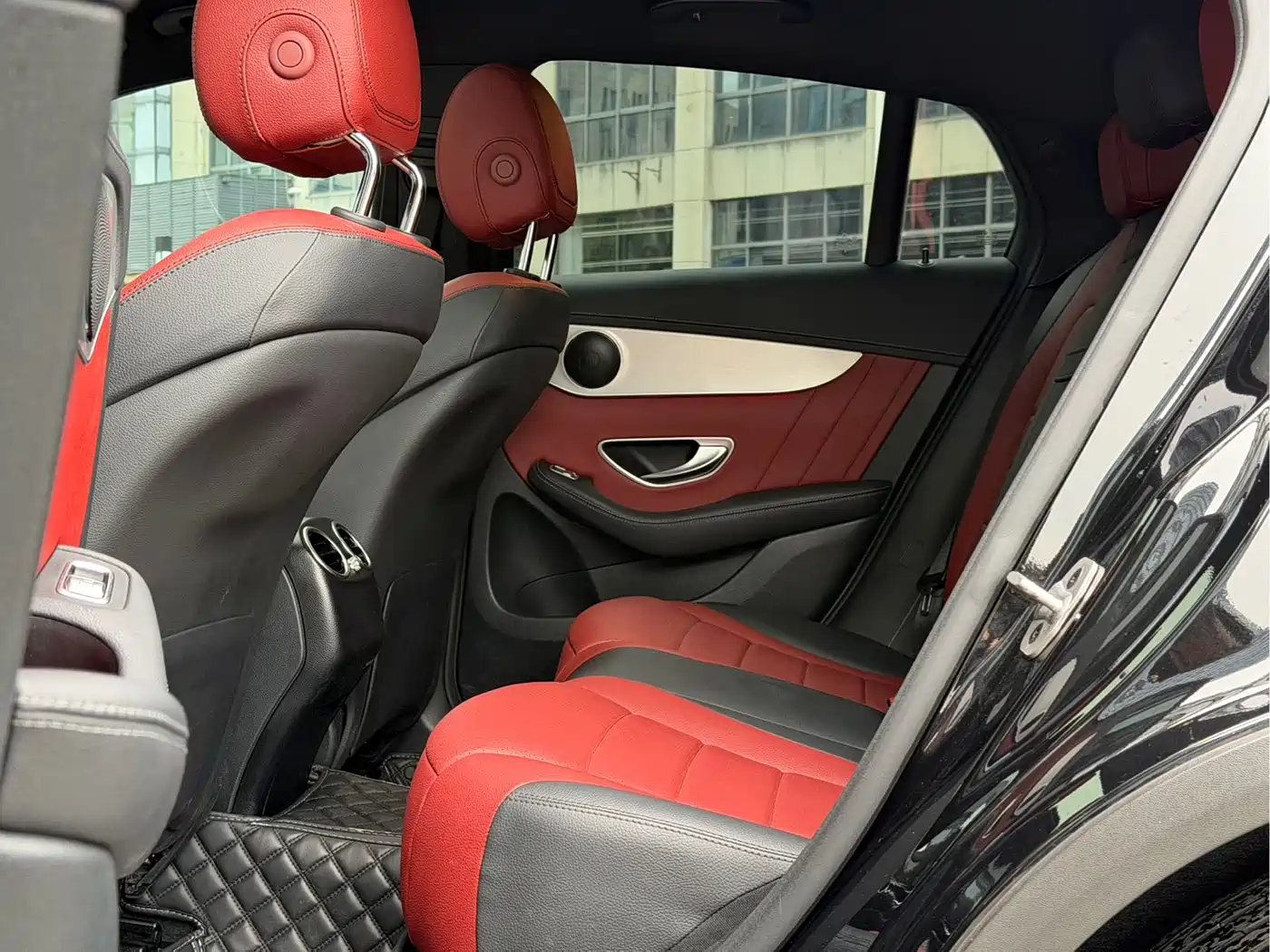 Mercedes-Benz GLC Coupe 2023 Model GLC 260 4MATIC Coupe SUV фото 8