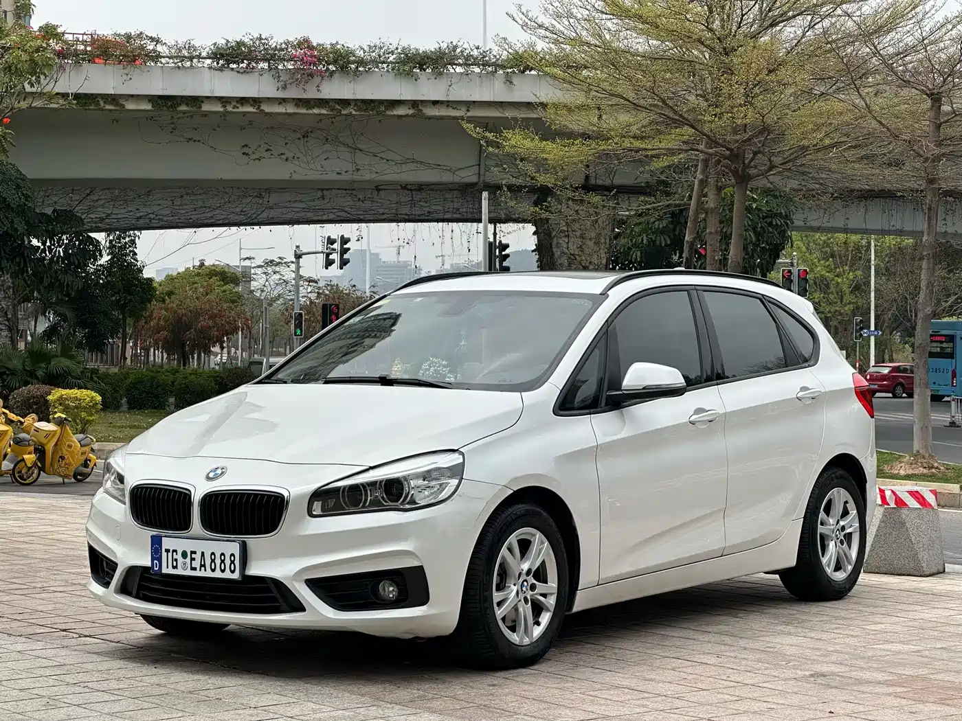 BMW 2 Series Touring 2016 218i Leading