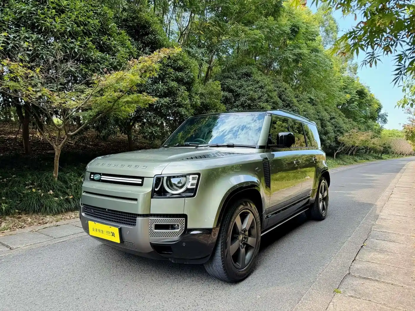 Land Rover Defender 2023 Facelift 90 2.0T P300 X-DYNAMIC HSE