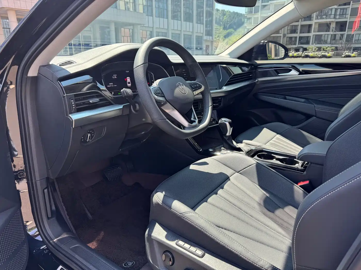 Volkswagen Passat 2025 Outstanding 330TSI Starlight Elite Edition фото 4