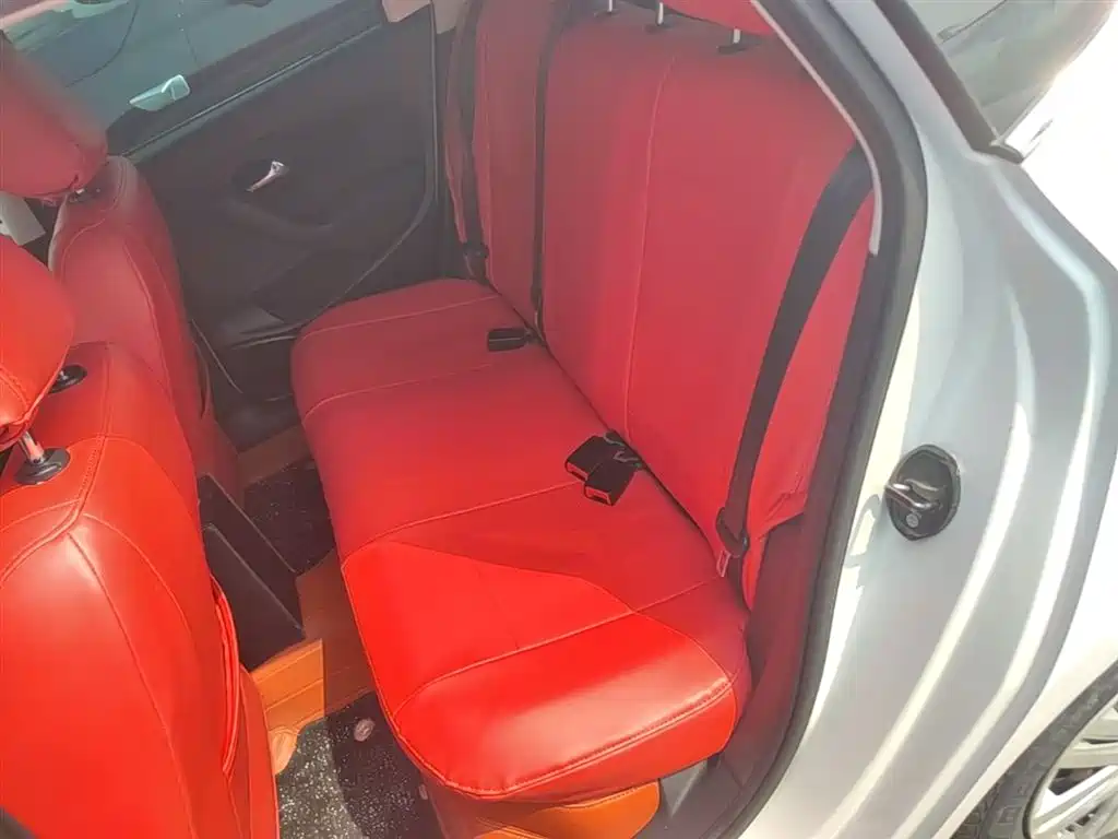 Volkswagen Polo 2016 1.4L Automatic Trend фото 24