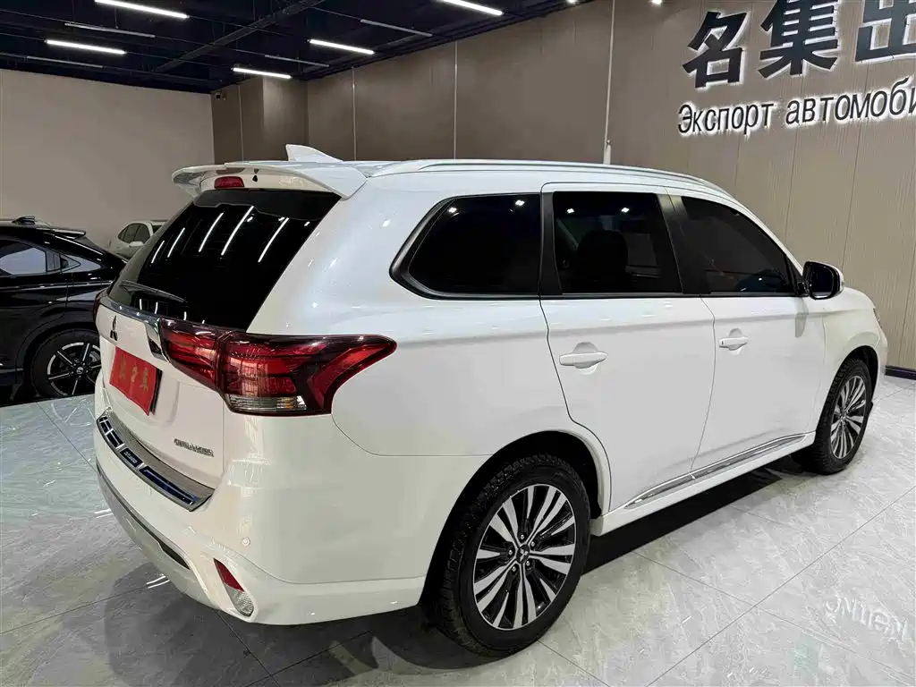 MITSUBISHI OUTLANDER
