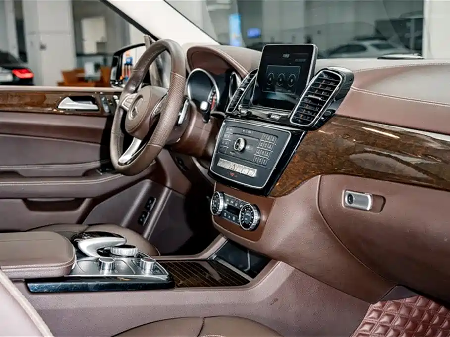 Mercedes-Benz GLS 2018 Facelift GLS 400 4MATIC Sport фото 19