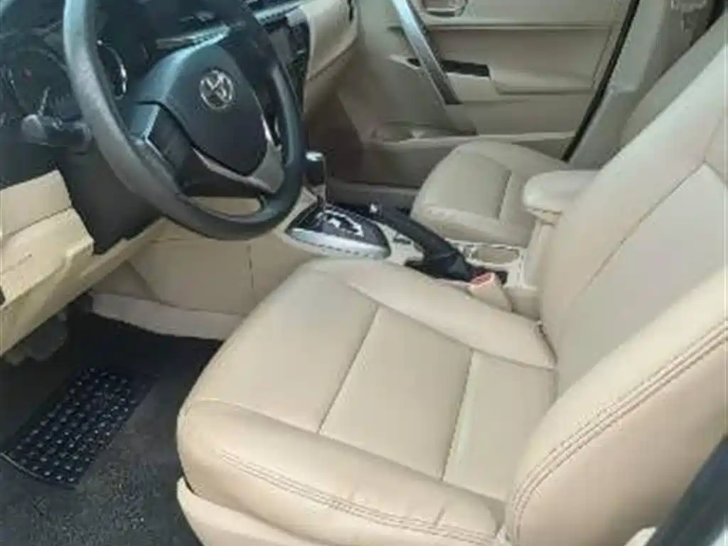 Toyota Corolla 2014 1.6L CVT GL фото 3