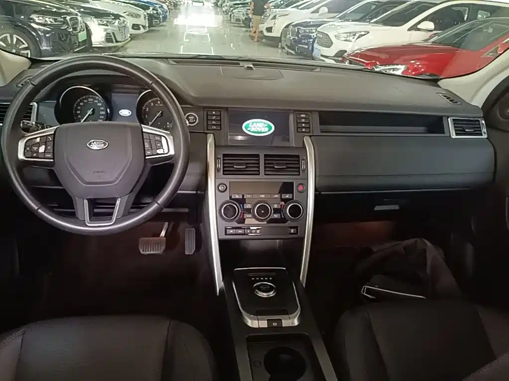 Фото 10 - Land Rover Discovery Sport