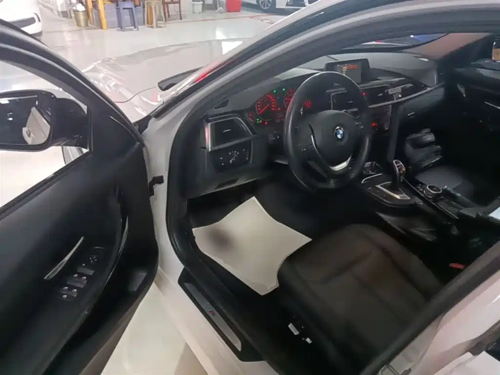 BMW 3 Series 2017 320Li M Sport фото 16