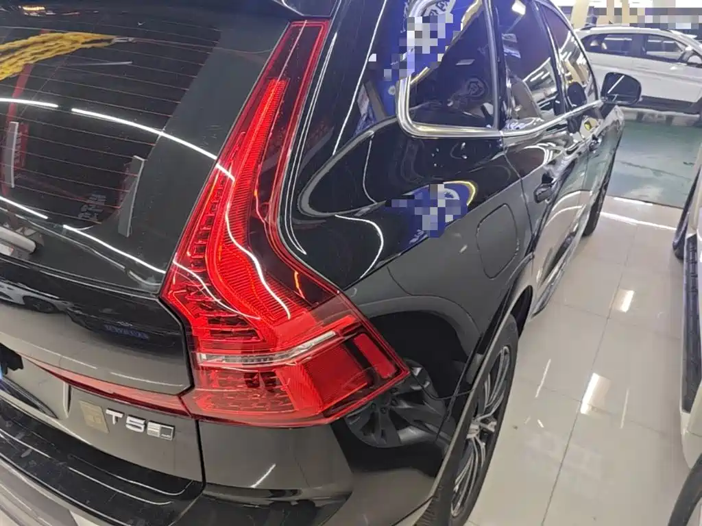 Фото 8 - Volvo XC60